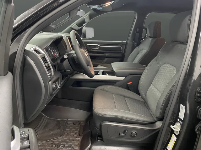 New 2026 Diamond Black Crystal Pearl-Coat Exterior Paint RAM Big Horn/Lone Star image 11