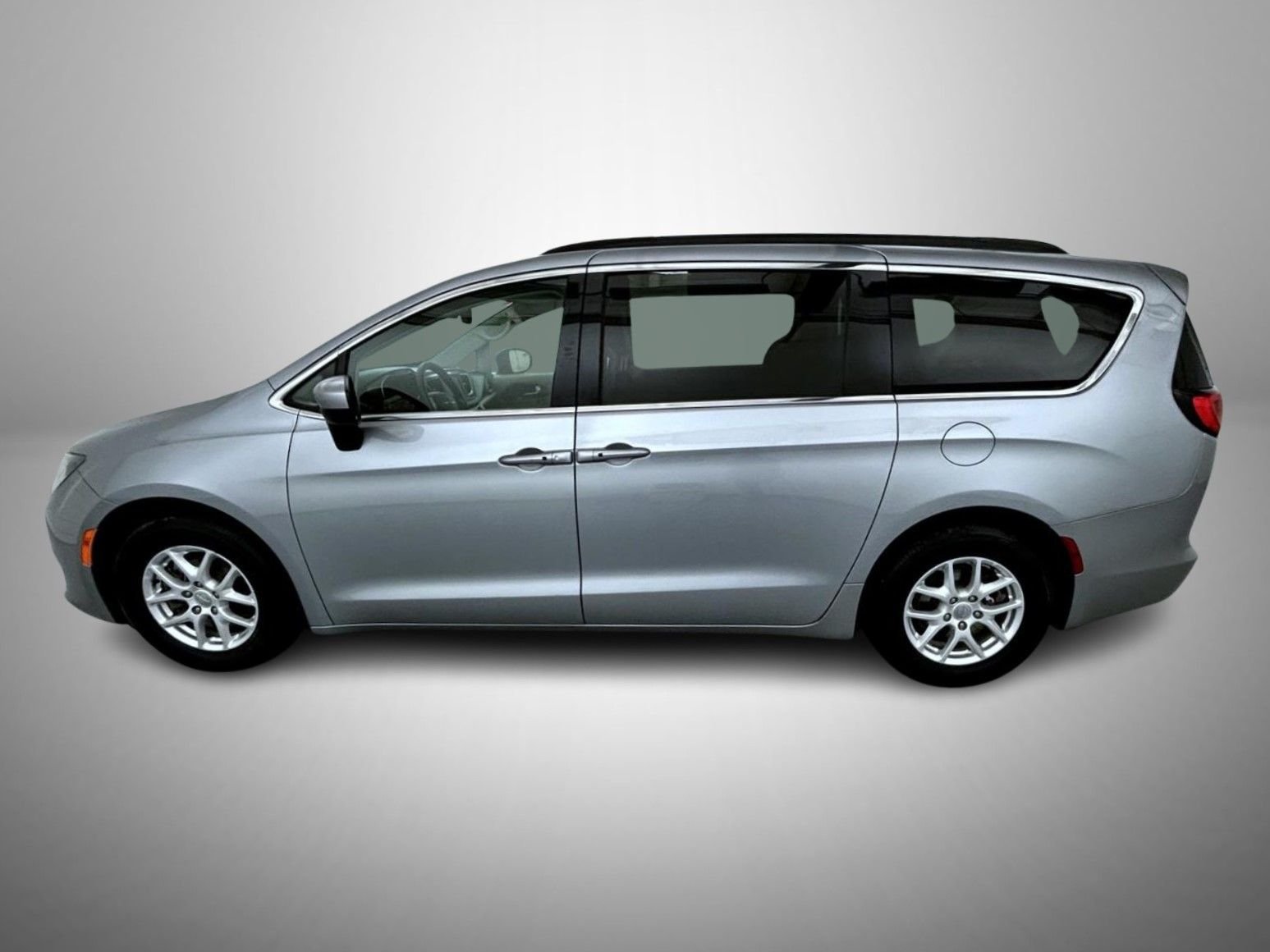 Used 2020 Silver Chrysler LXI image 8
