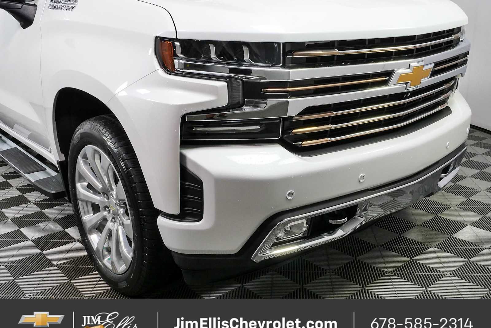 Certified Used 2021 IRIDESCENT PEARL TRICOAT Chevrolet High Country image 37