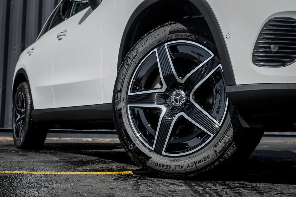 New 2027 Polar White Mercedes-Benz GLC 300 image 40