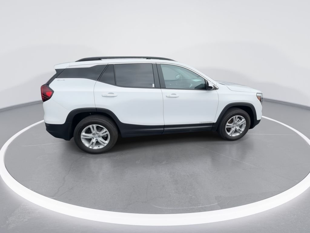 Used 2023 White GMC SLE image 9