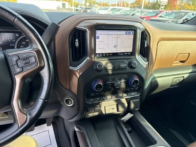 Used 2020 IRIDESCENT PEARL TRICOAT Chevrolet High Country image 21