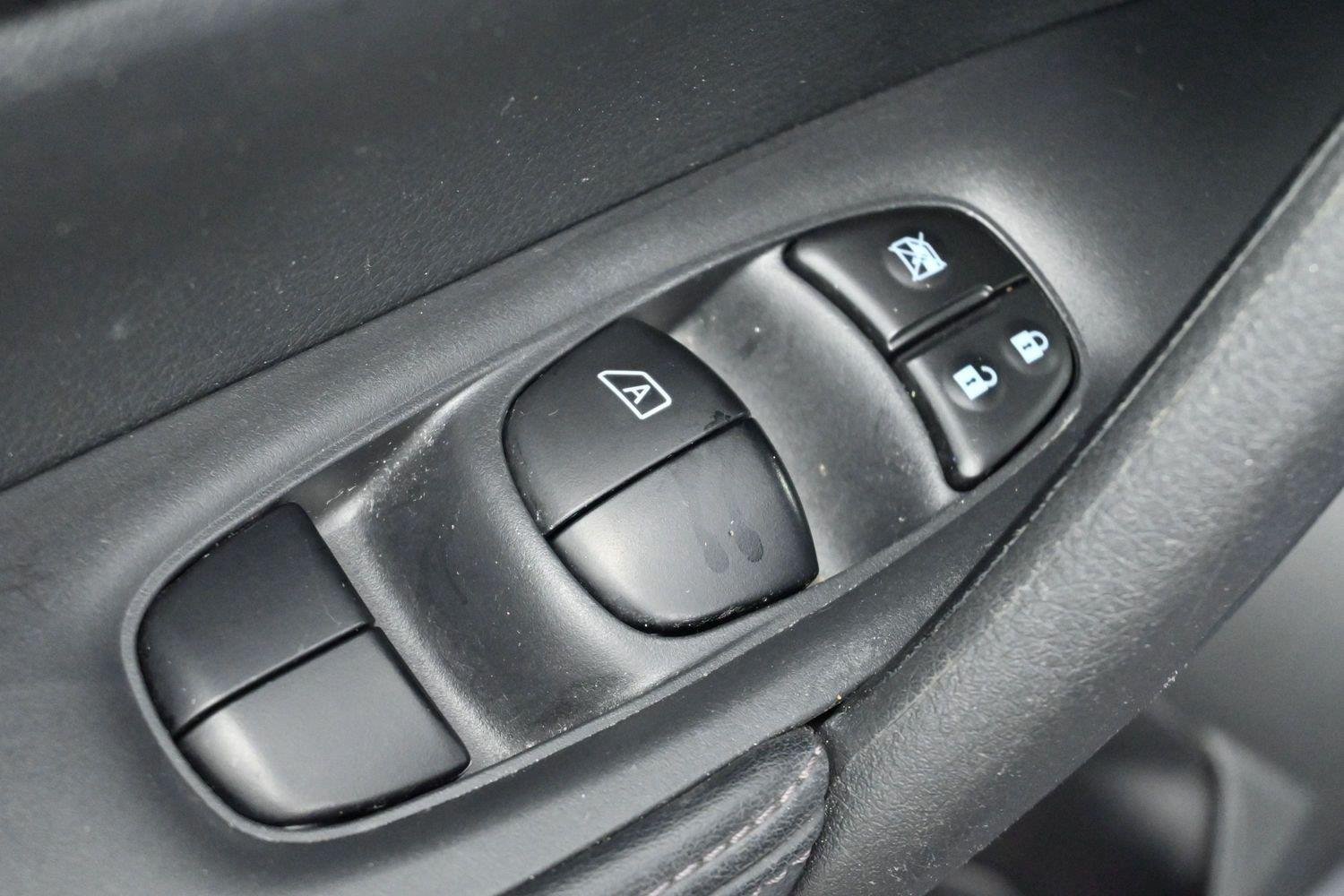 Used 2018 Caspian Blue Nissan SV image 13