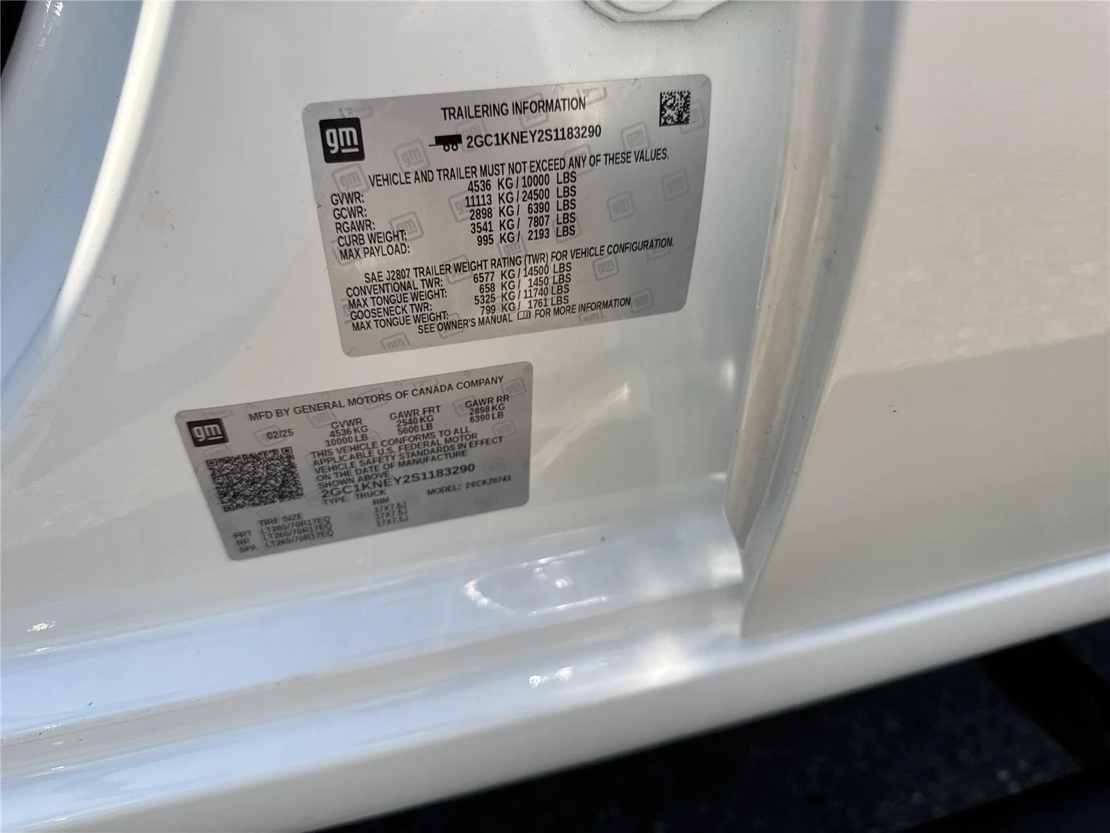 Used 2025 Summit White Chevrolet LT image 38