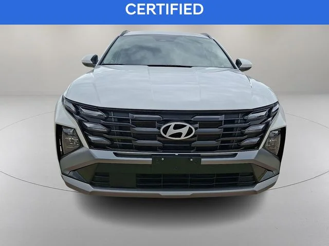 Used 2025 White Hyundai SEL image 3