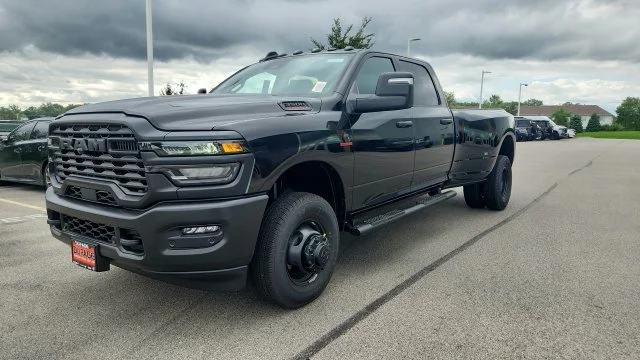 New 2027 Diamond Black Crystal Pearl-Coat Exterior Paint RAM Tradesman image 4