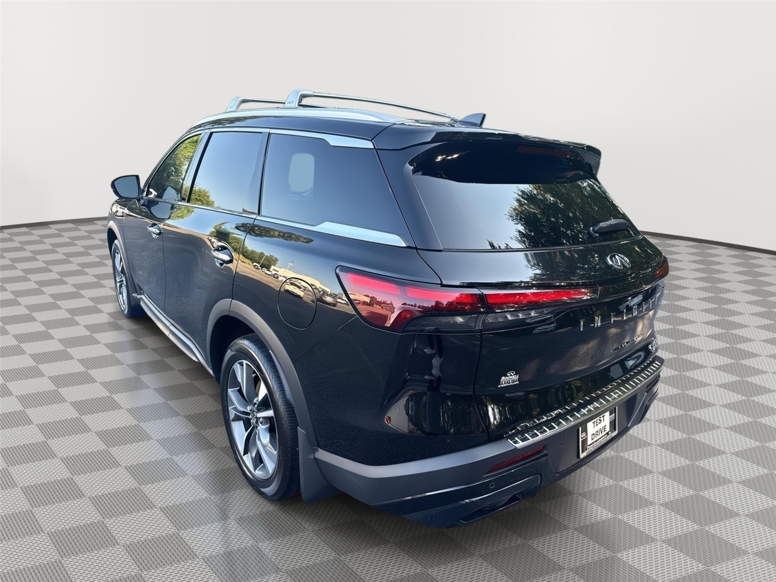 Used 2025 Mineral Black INFINITI LUXE image 8
