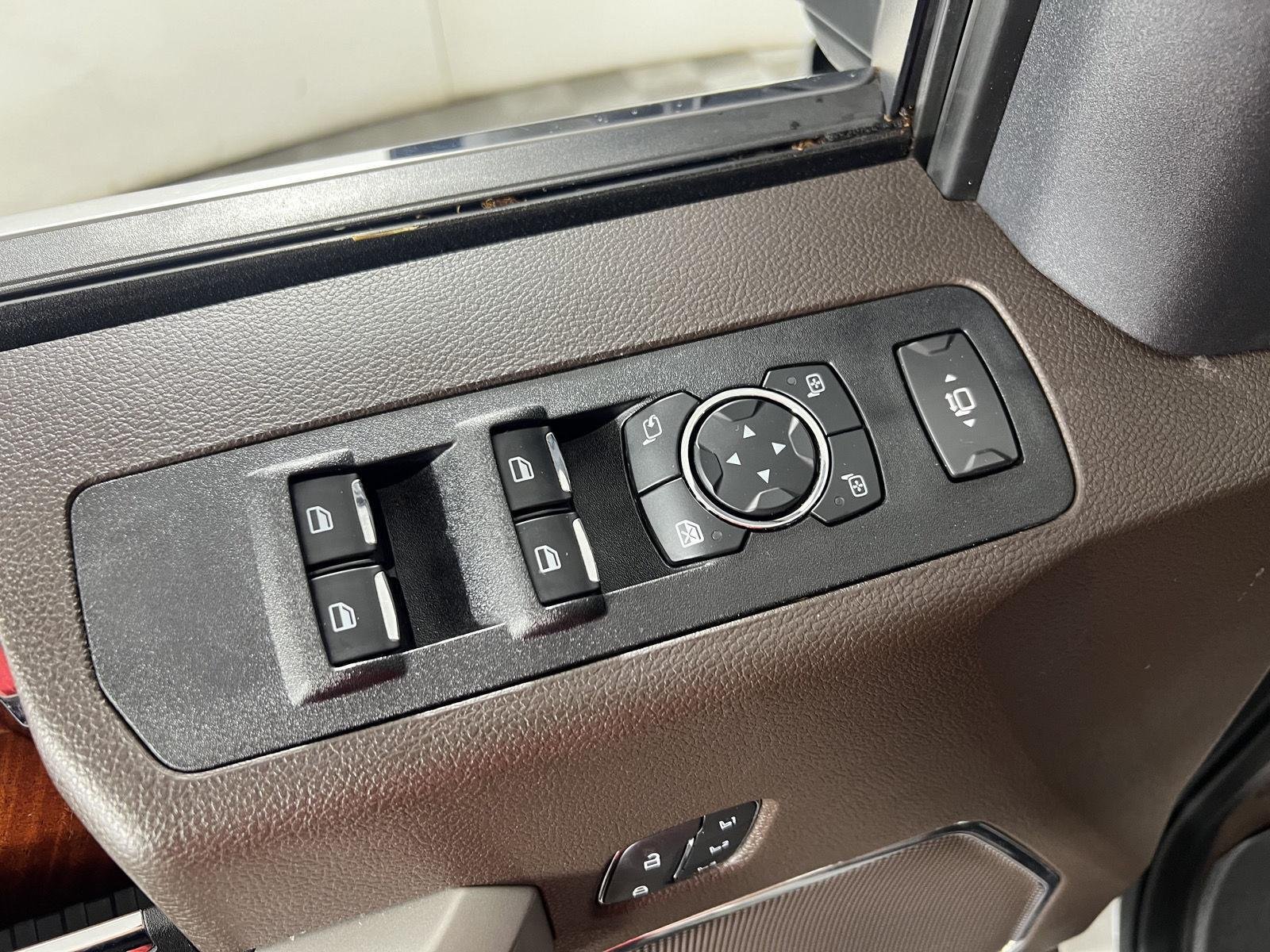 Used 2022 Star White Metallic Tri-Coat/Stone Gray Ford King Ranch image 17