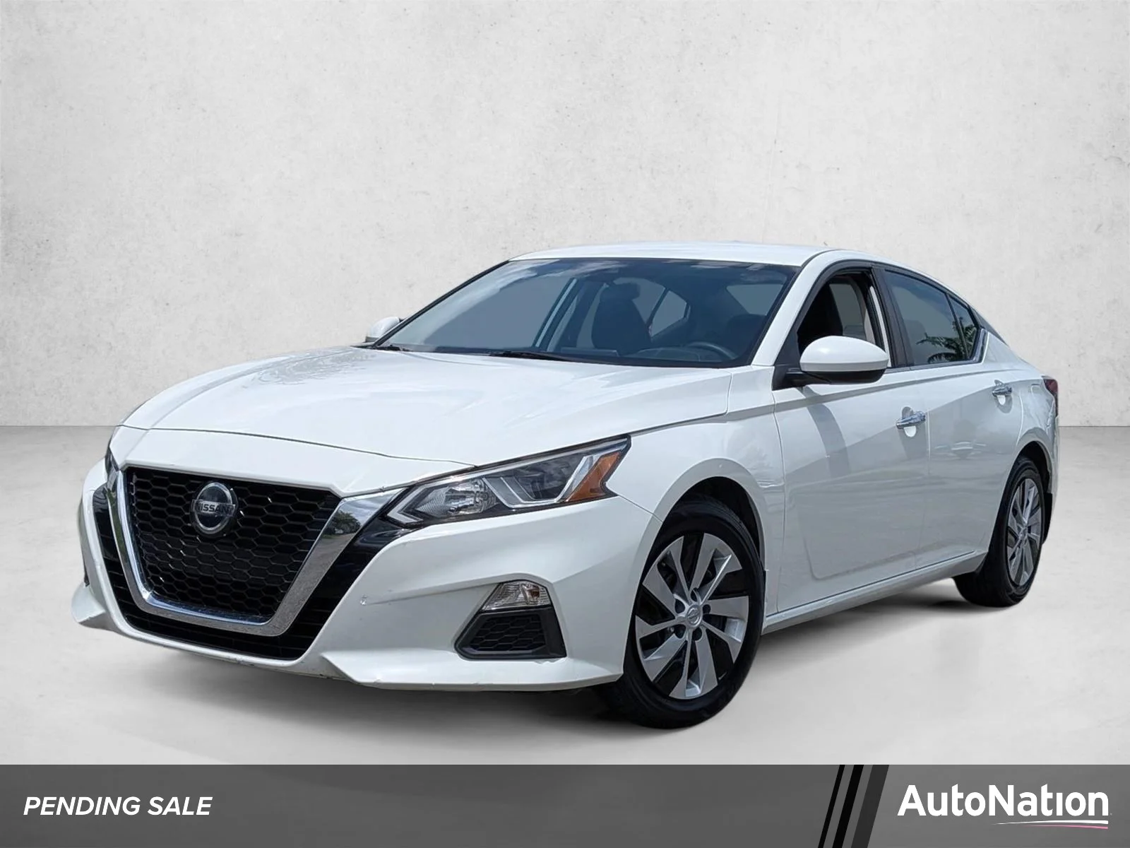Used 2020 Glacier White Nissan 2.5 S image 1