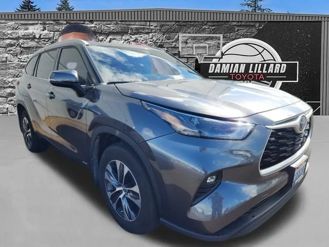 2022 Toyota Highlander XLE Hybrid 4x4's photo