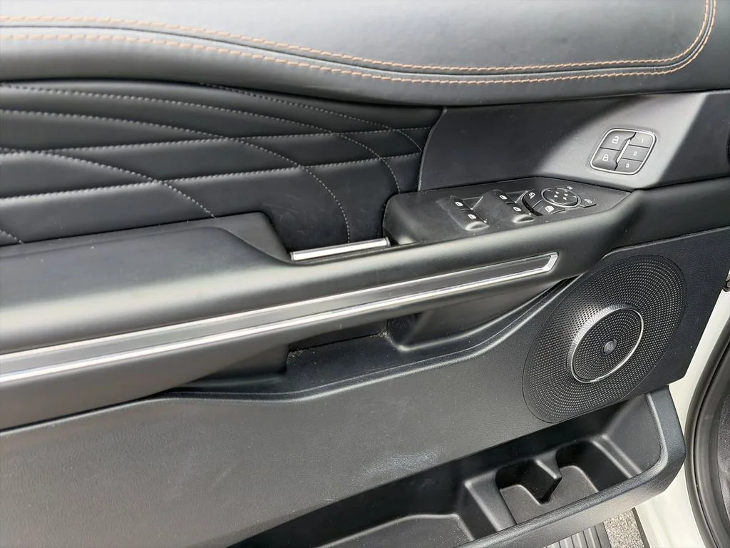 Used 2021 White Ford Platinum image 18