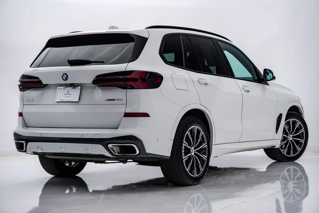 Used 2024 Alpine White BMW xDrive40i image 9