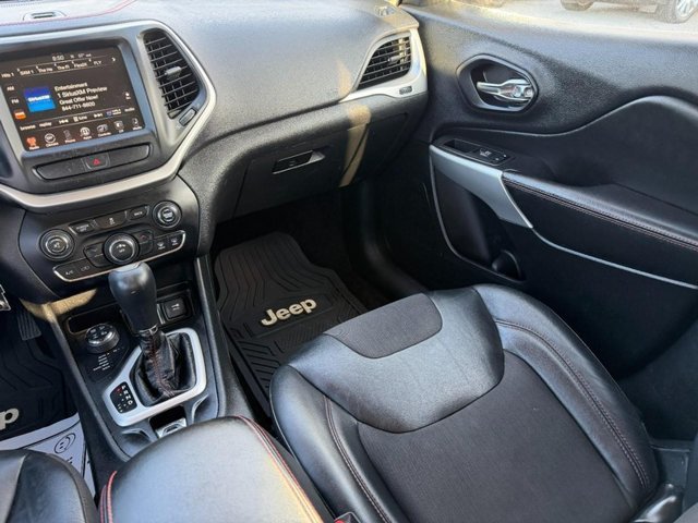 Used 2017 Red Jeep Trailhawk image 15