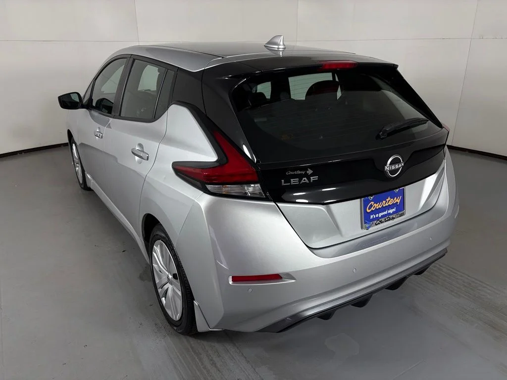 Used 2025 Silver Nissan S image 7