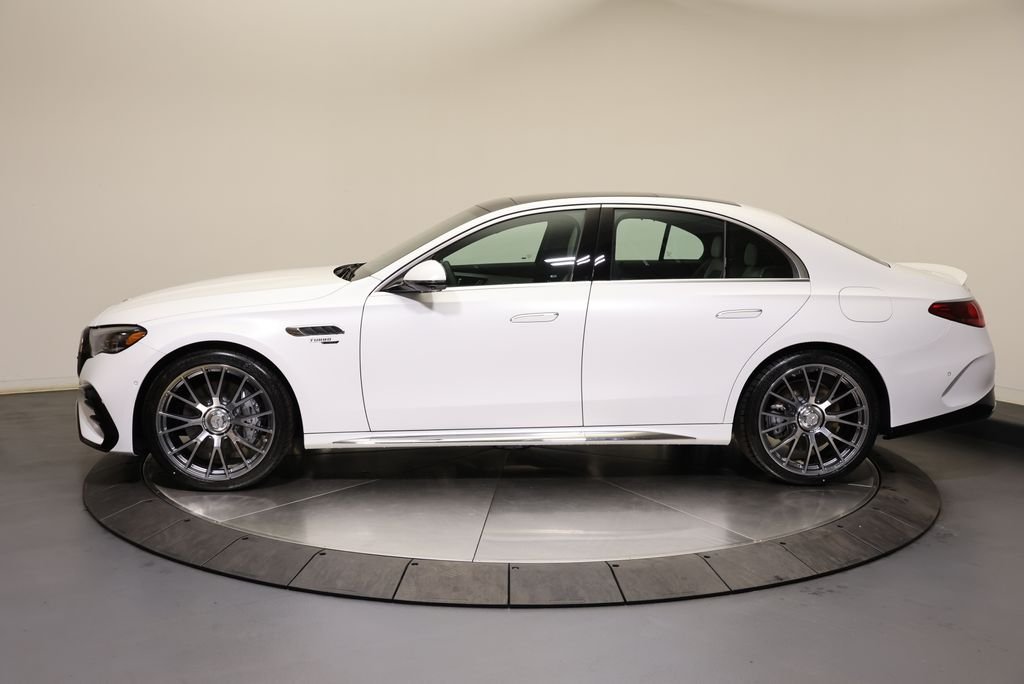 New 2027 MANUFAKTUR Moonlight White Magno Mercedes-Benz E 53 AMG® image 4