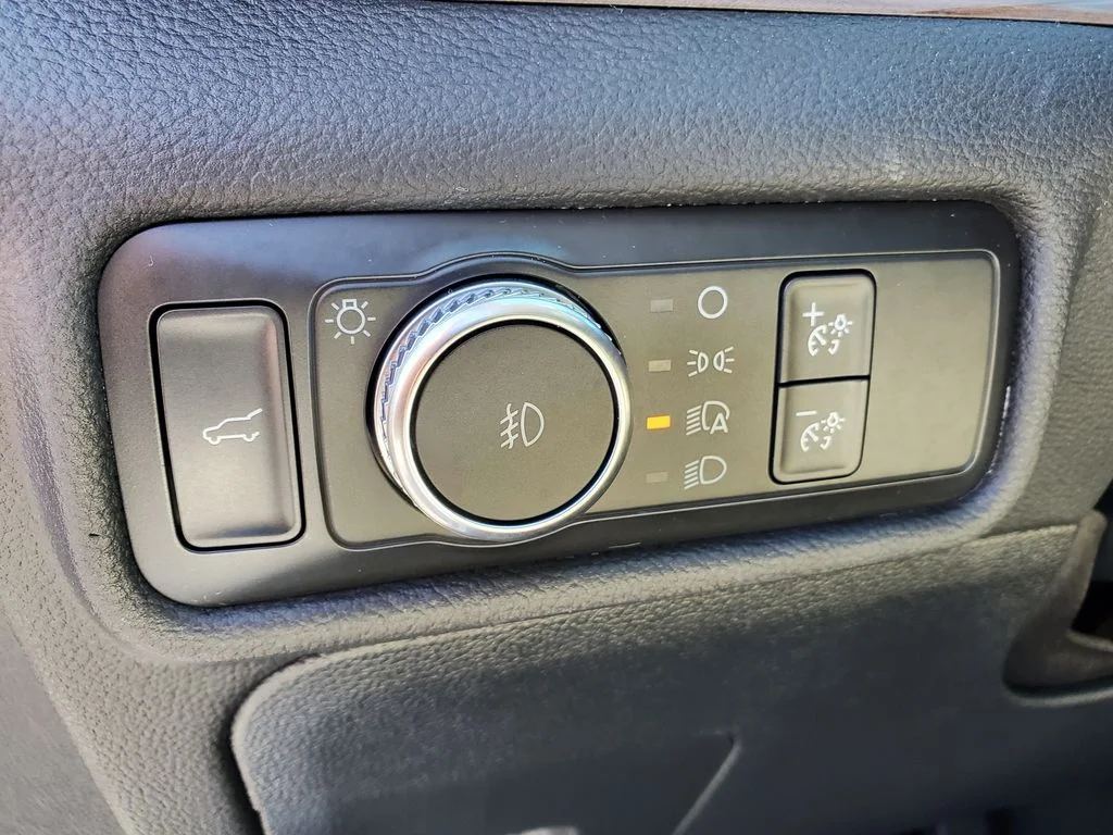 Used 2020 White Ford Limited image 12