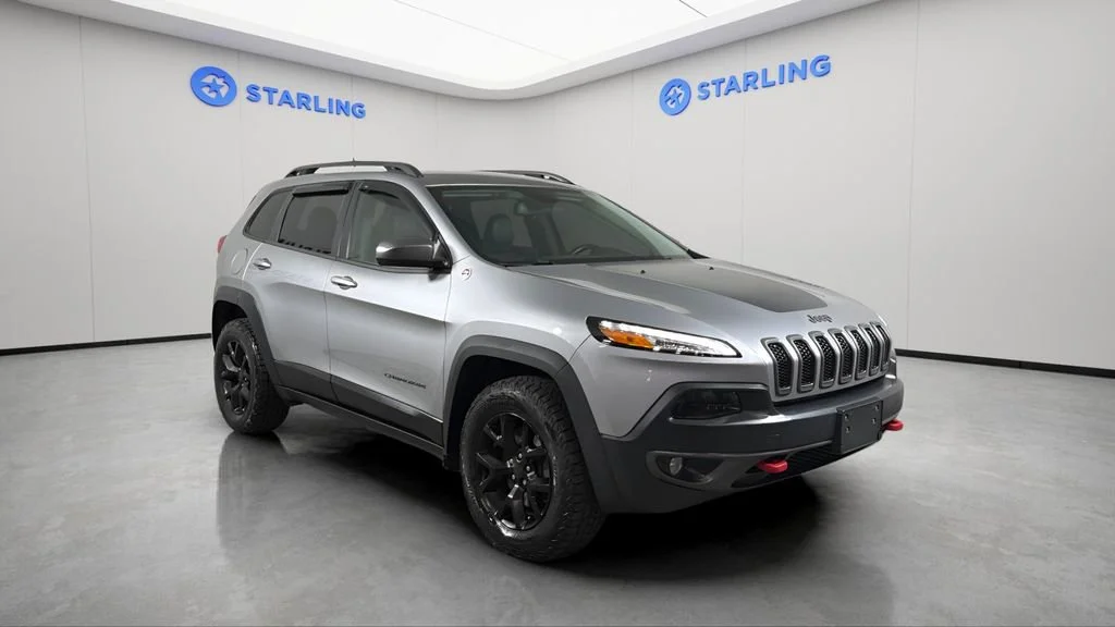 Used 2017 Silver Jeep Trailhawk 4x4 image 13