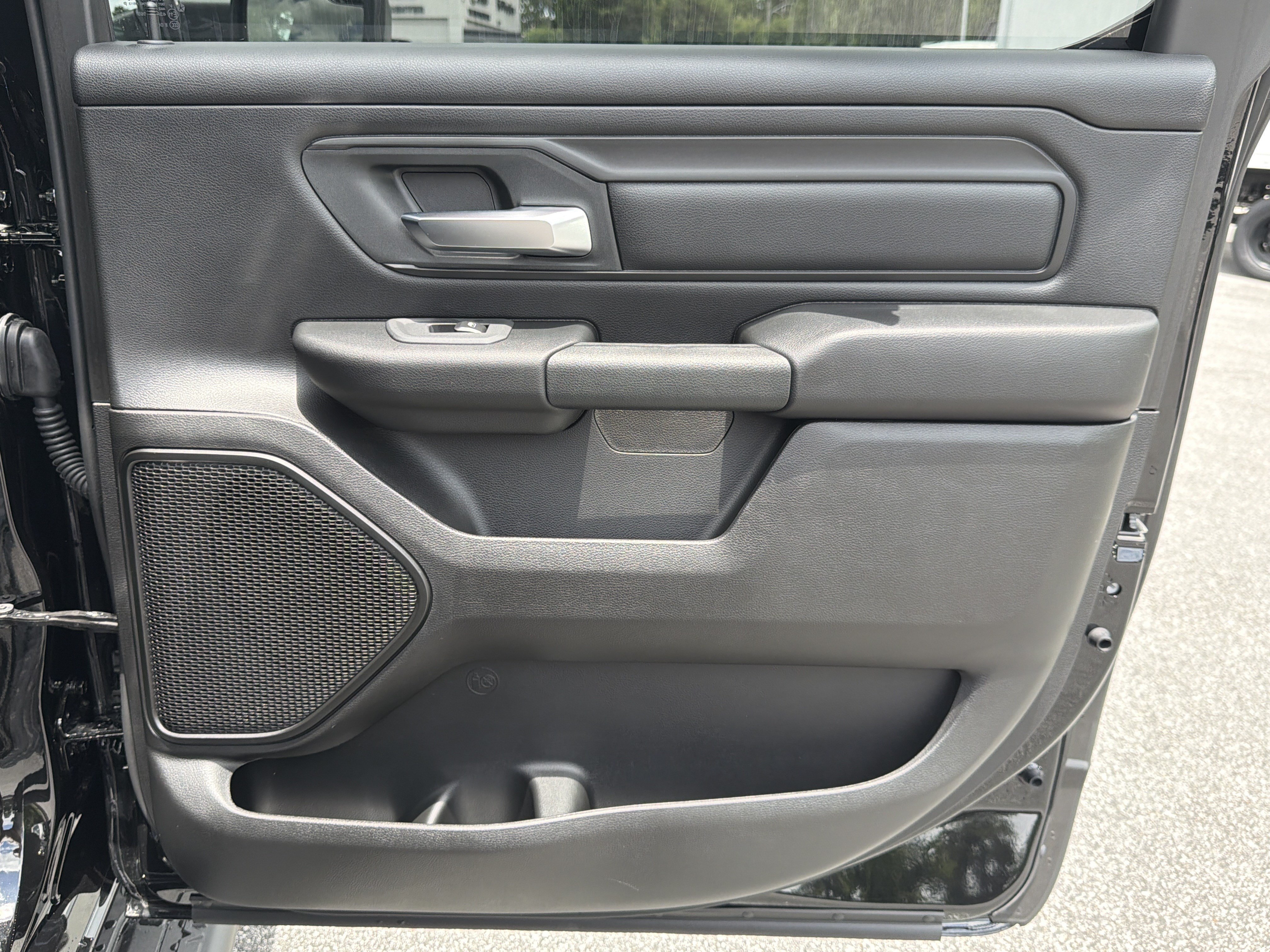 New 2026 Diamond Black Crystal Pearl-Coat Exterior Paint RAM Express image 19