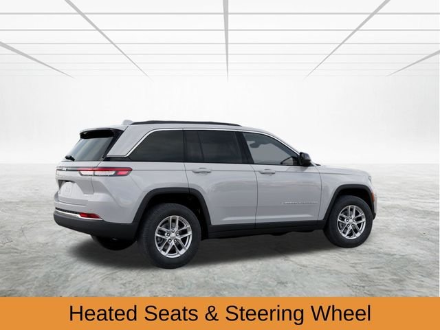 New 2026 Bright White Clear-Coat Exterior Paint Jeep Laredo X image 5