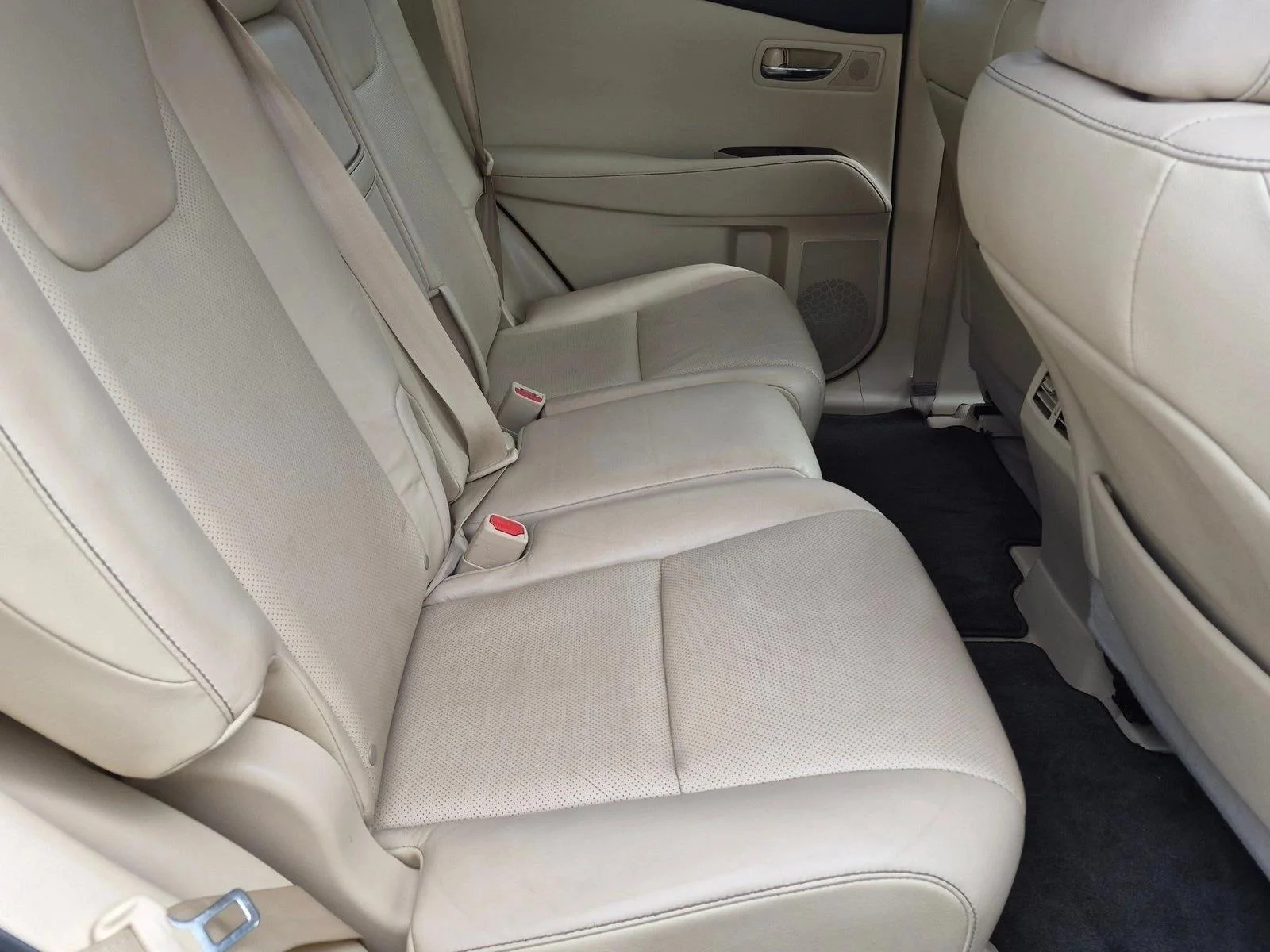 Used 2015 Claret Mica Lexus  image 19