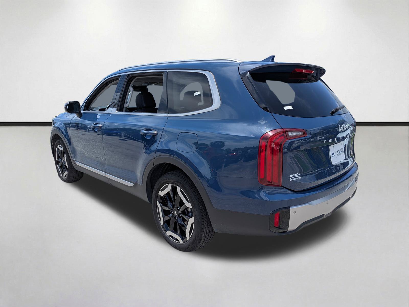 Used 2025 Midnight Lake Blue Kia S image 6