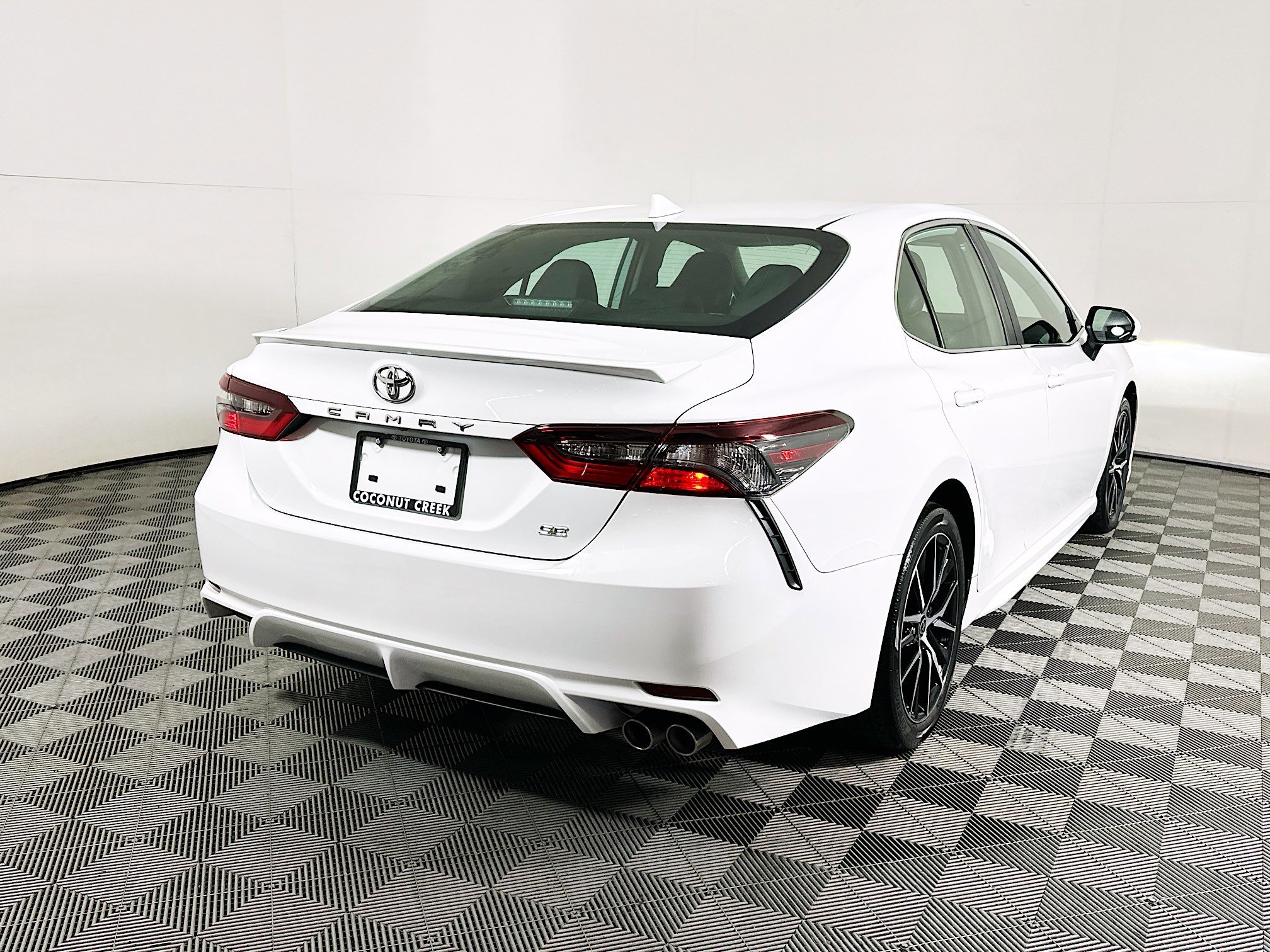 2023 Toyota Camry thumbnail 5