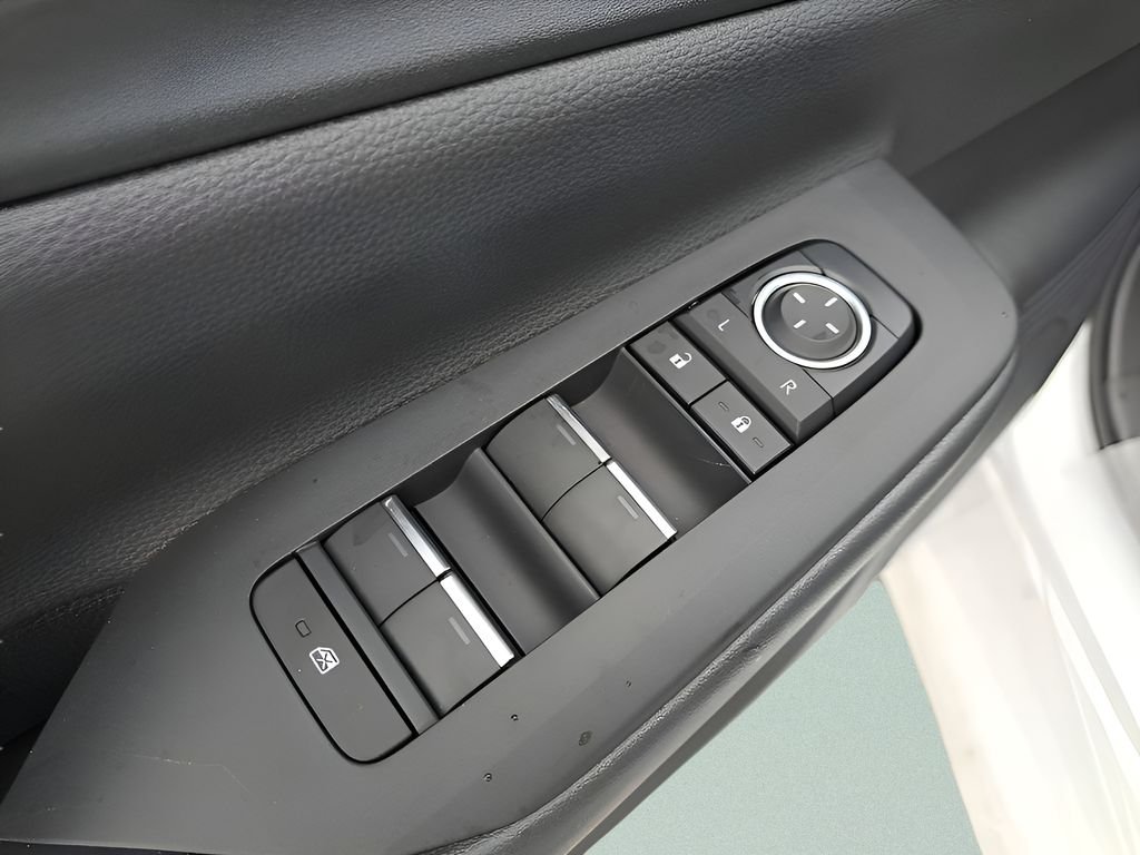 2026 Toyota Prius Plug-in Hybrid XSE - Photo 14