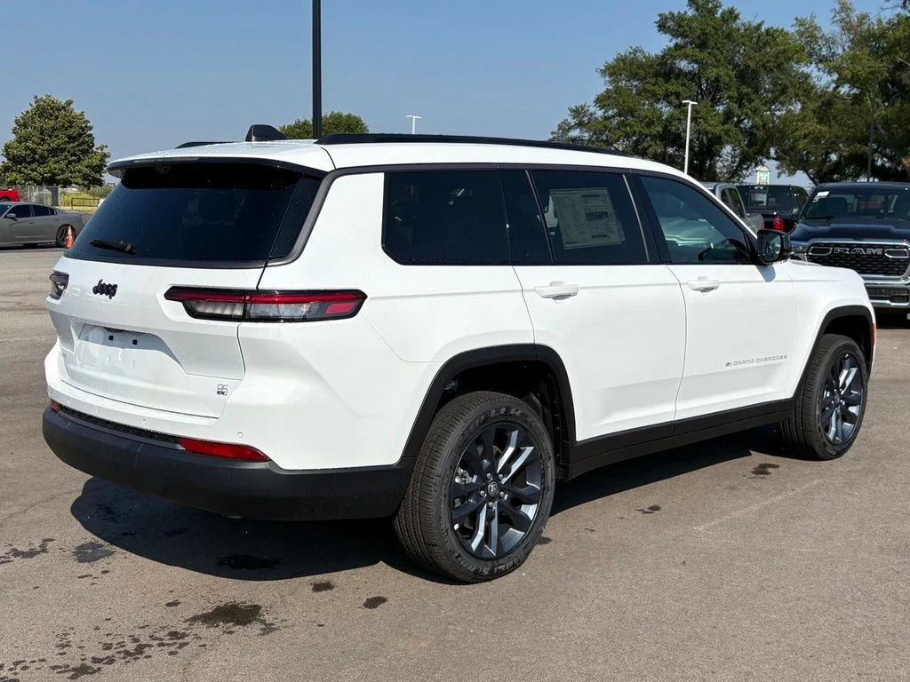 New 2026 Bright White Clear-Coat Exterior Paint Jeep  image 8