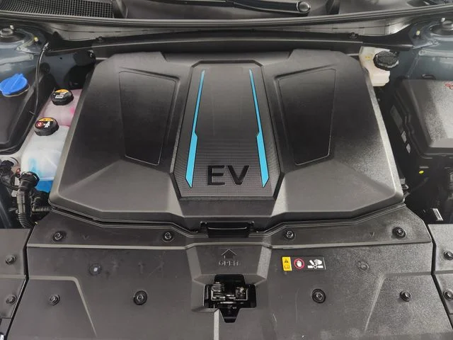 Used 2024 Blue Hyundai Limited image 32