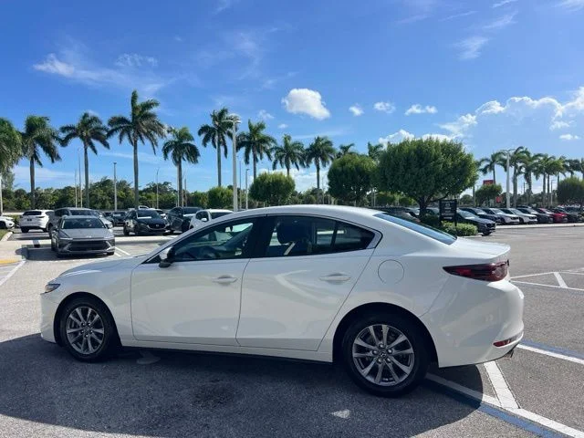 Used 2020 White Mazda  image 11