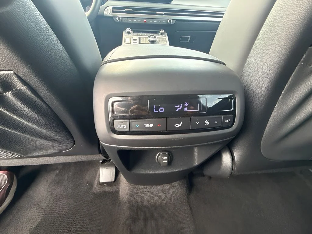 Used 2025 White Hyundai SEL image 7