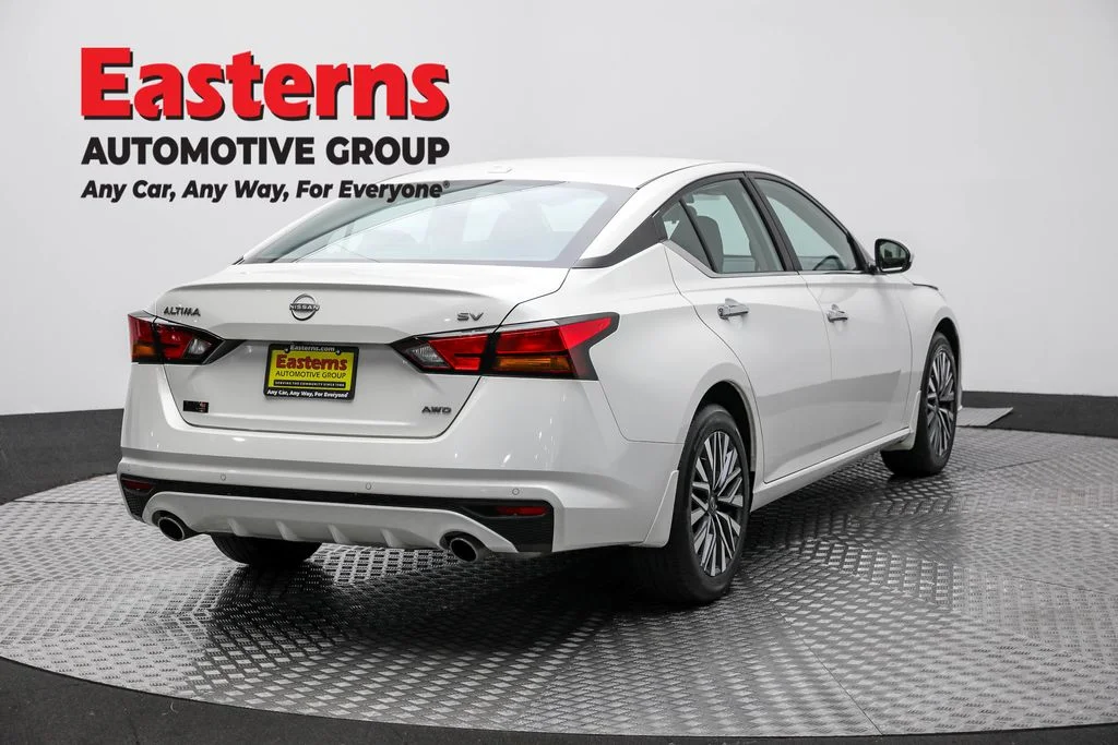 Used 2024 White Nissan 2.5 SV image 5