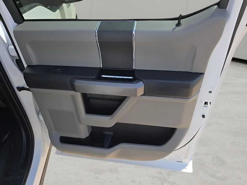 Used 2019 White Ford  image 33