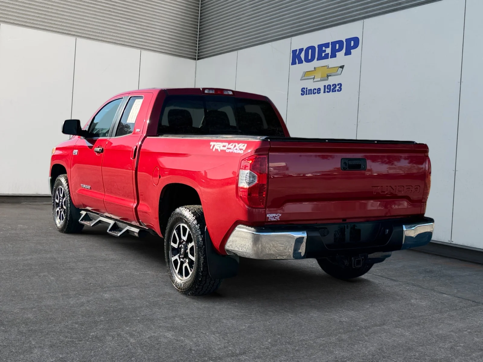 Used 2015 Barcelona Red Metallic Toyota SR5 image 3