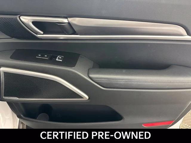 Used 2024 White Kia S image 25