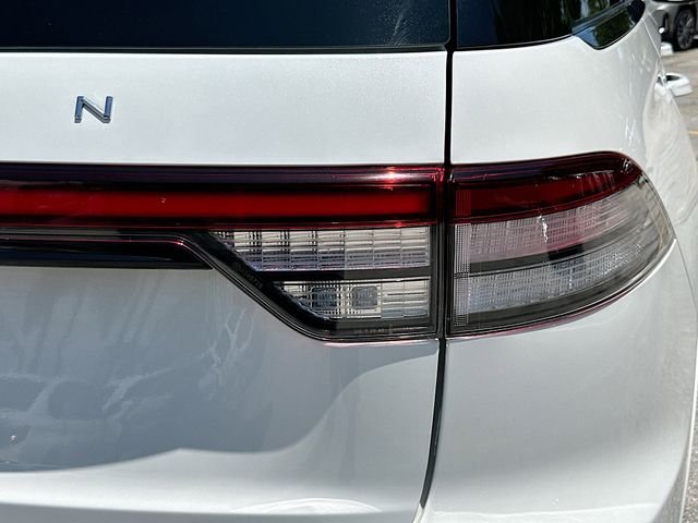 Used 2025 White Lincoln Reserve image 33