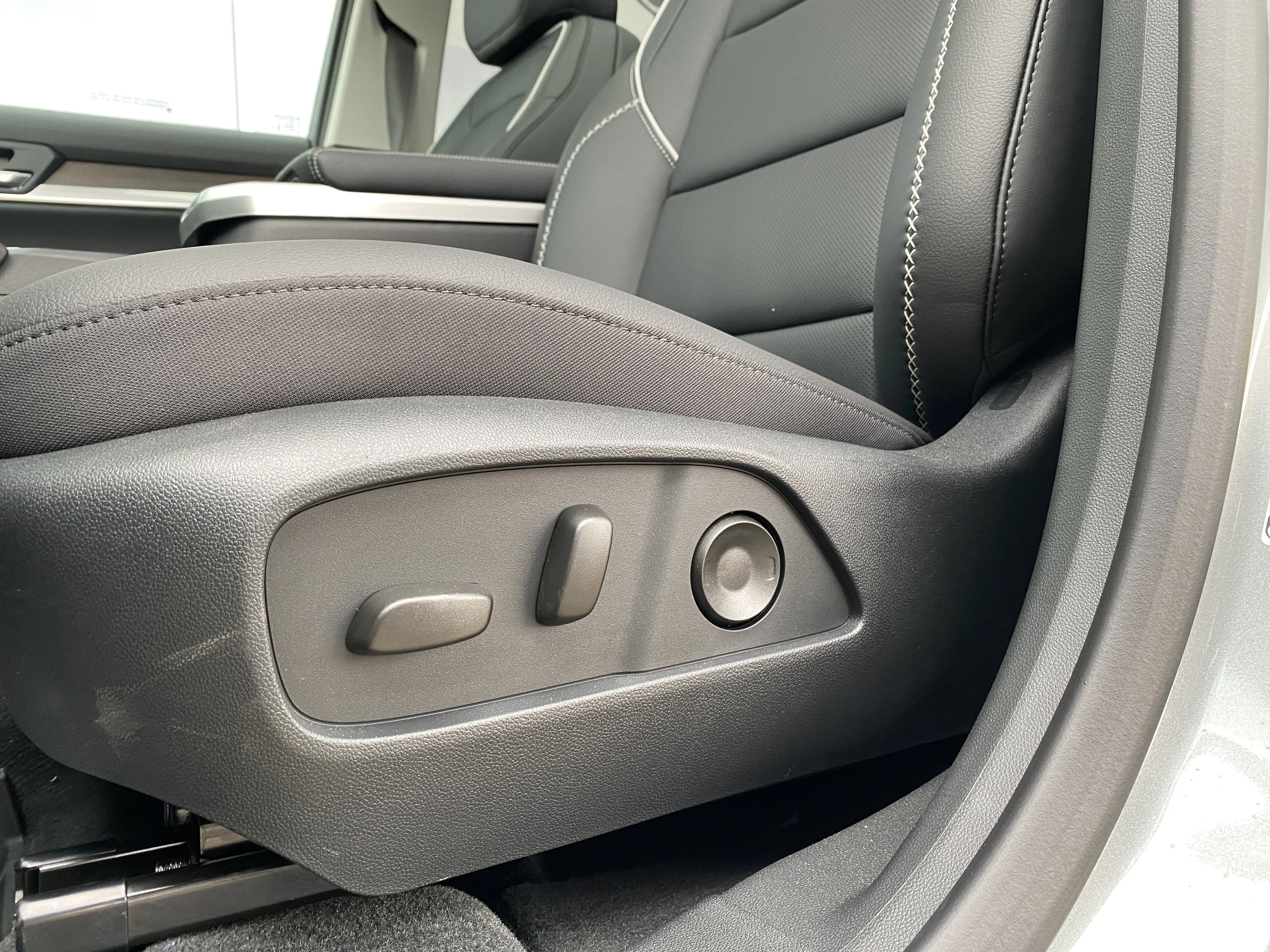 New 2026 STERLING METALLIC GMC AWD Denali image 27