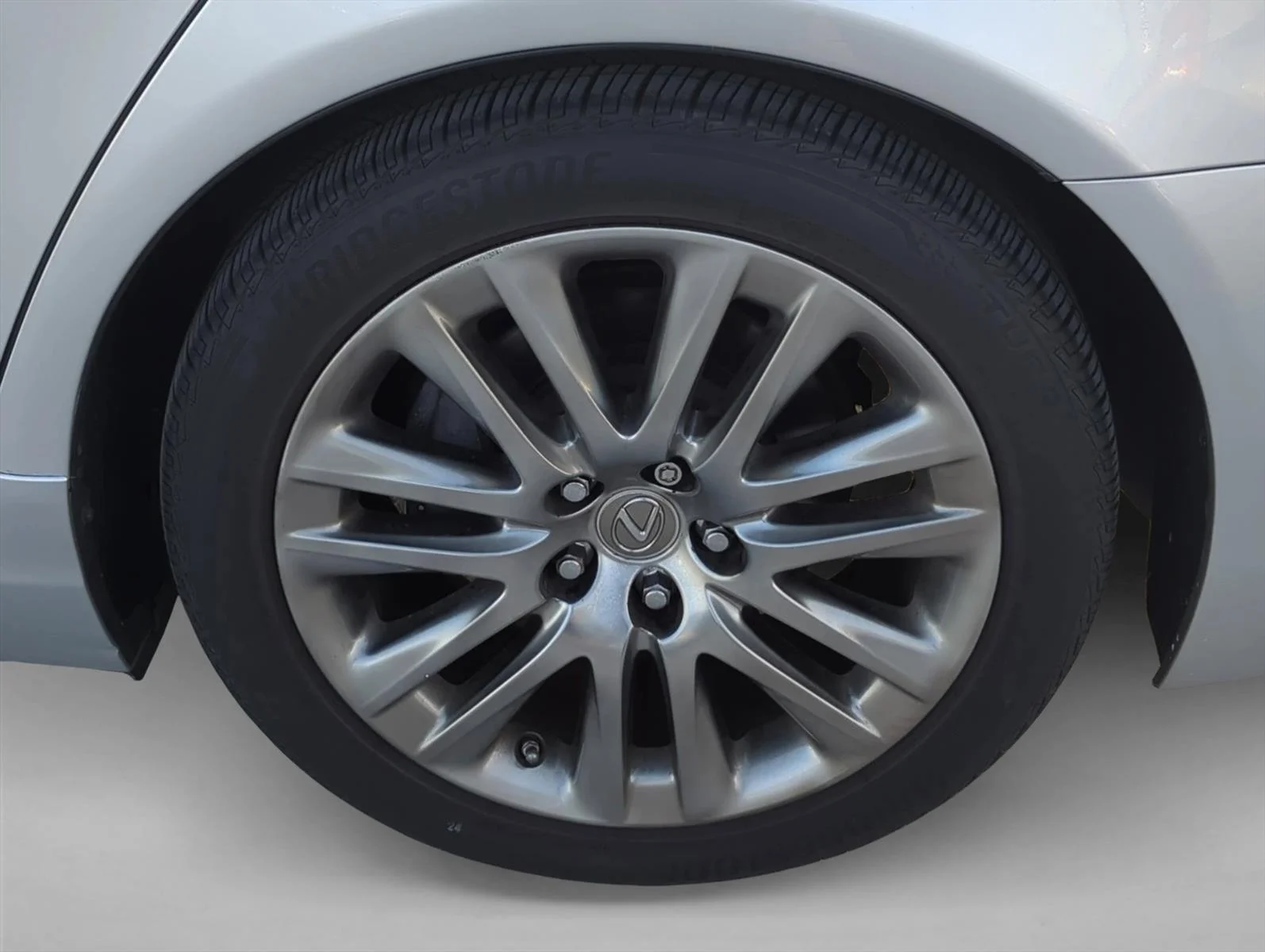 Used 2014 Liquid Platinum Lexus  image 5