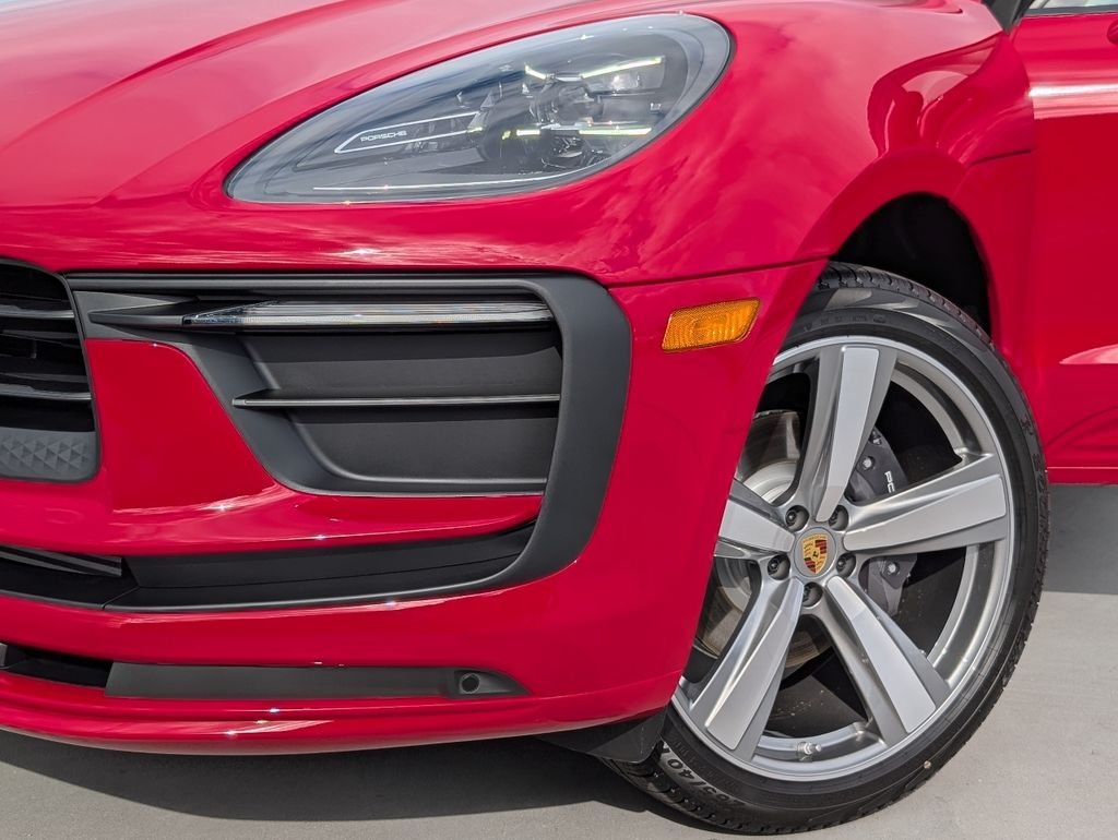 2026 Porsche Macan T - Photo 10