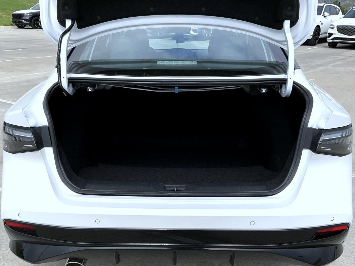 New 2026 Aspen White TriCoat / Super Black Two-tone Nissan SR image 22