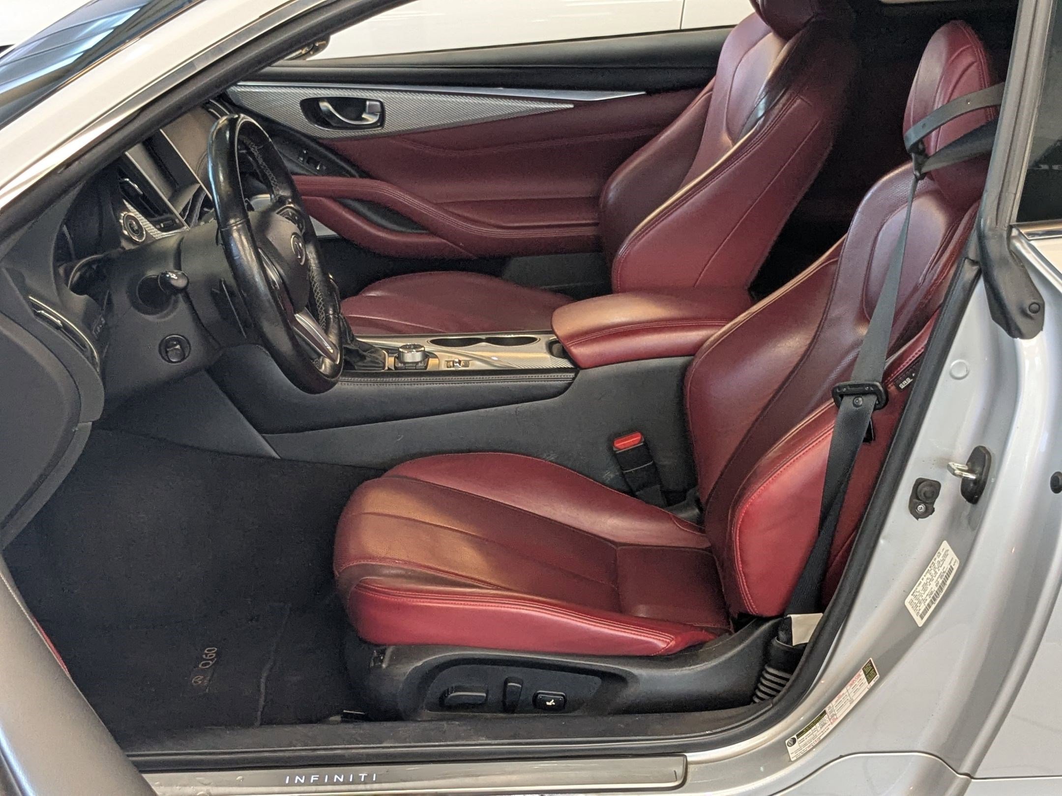 Used 2018 Liquid Platinum INFINITI RED SPORT 400 image 9