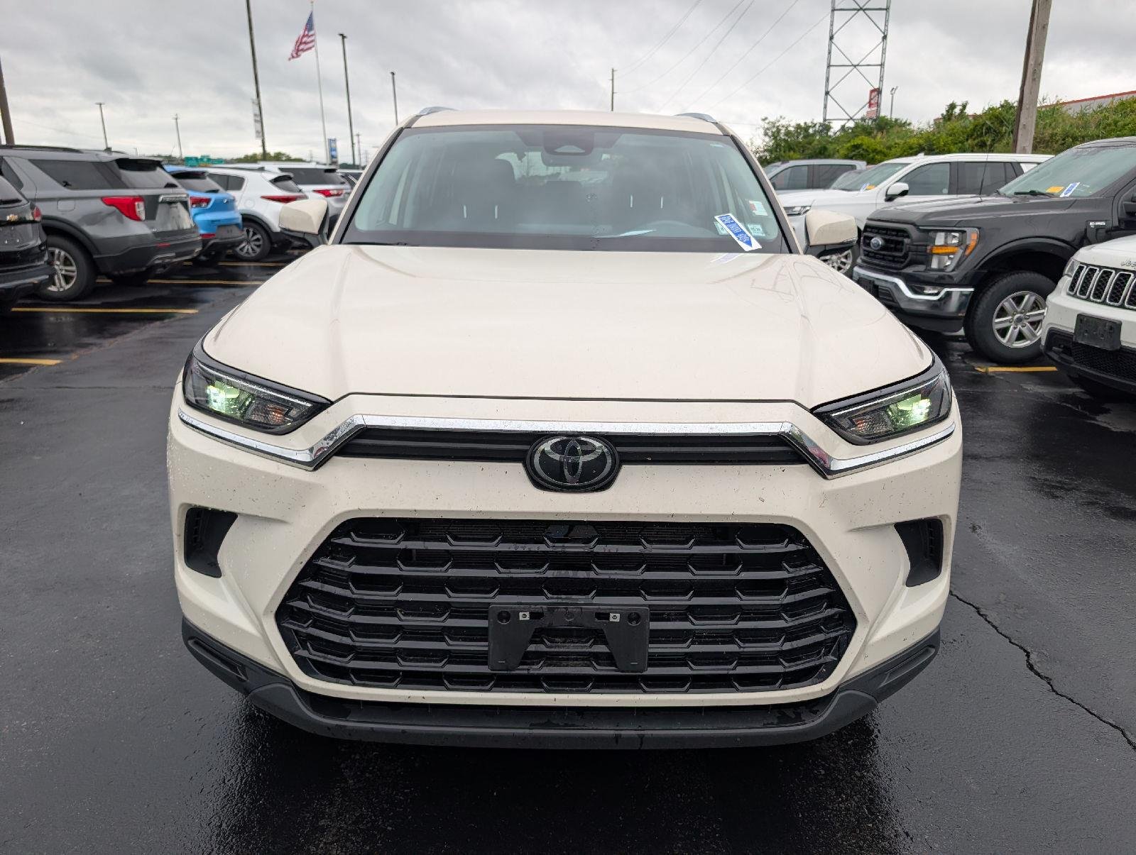 Used 2024 Coastal Cream Toyota XLE image 2