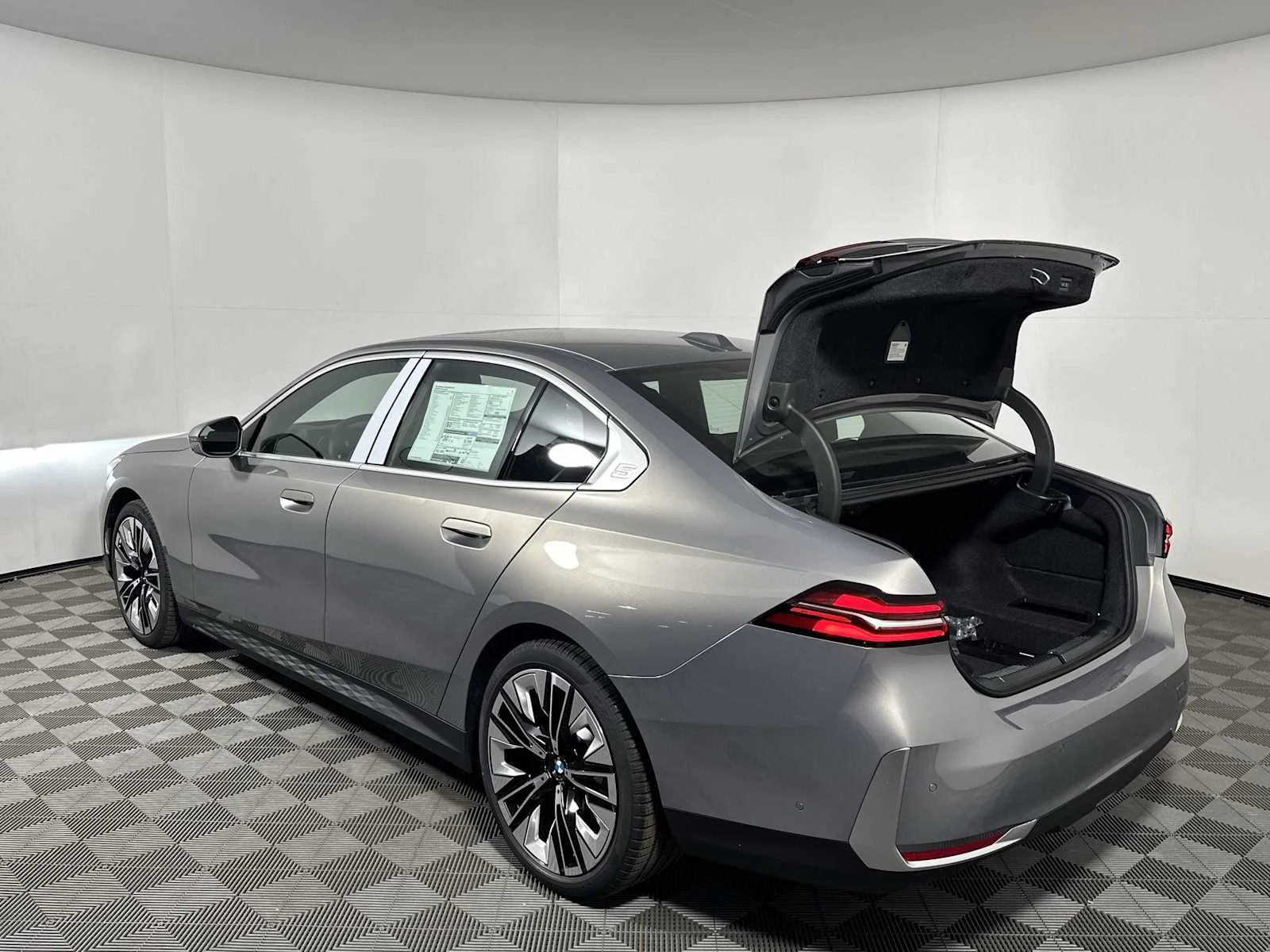 2026 BMW 5 Series 530i - Photo 19