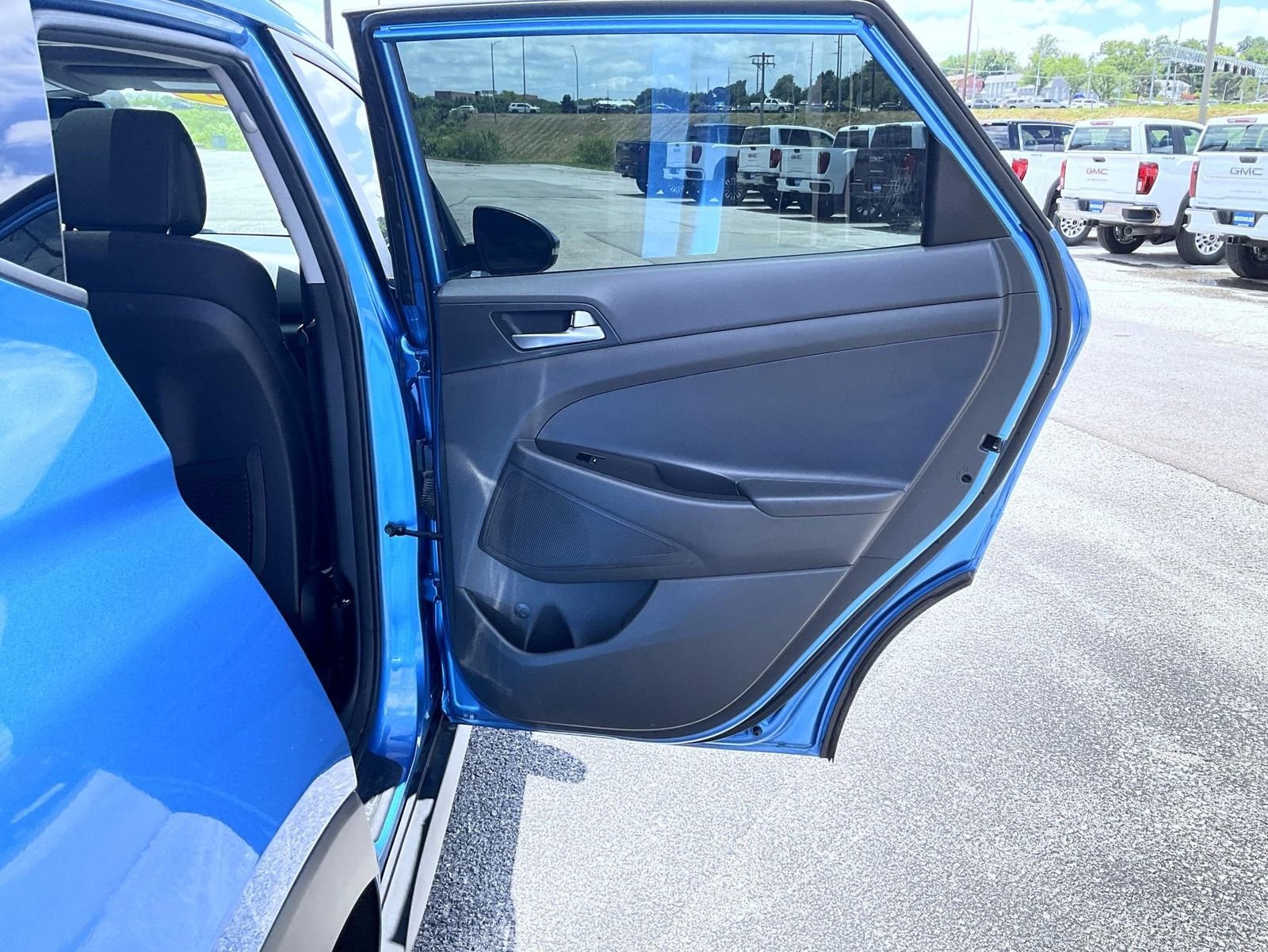 Used 2018 Blue Hyundai Value image 17