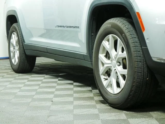 Used 2023 Silver Jeep Limited image 8