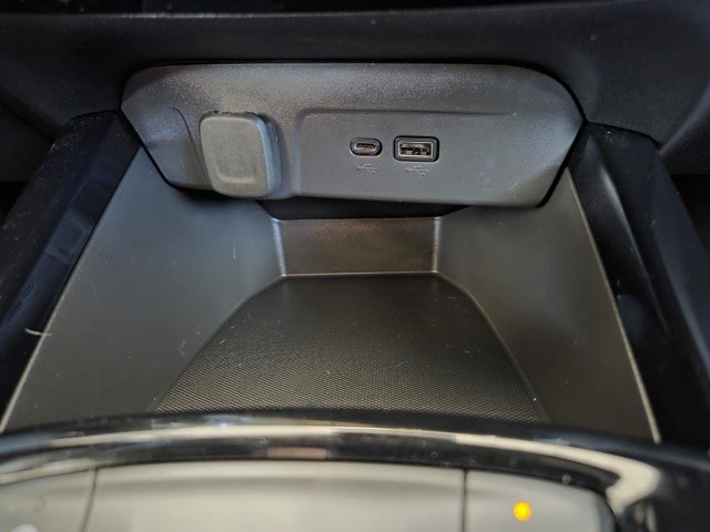 Used 2025 Summit White Chevrolet 2RS image 32