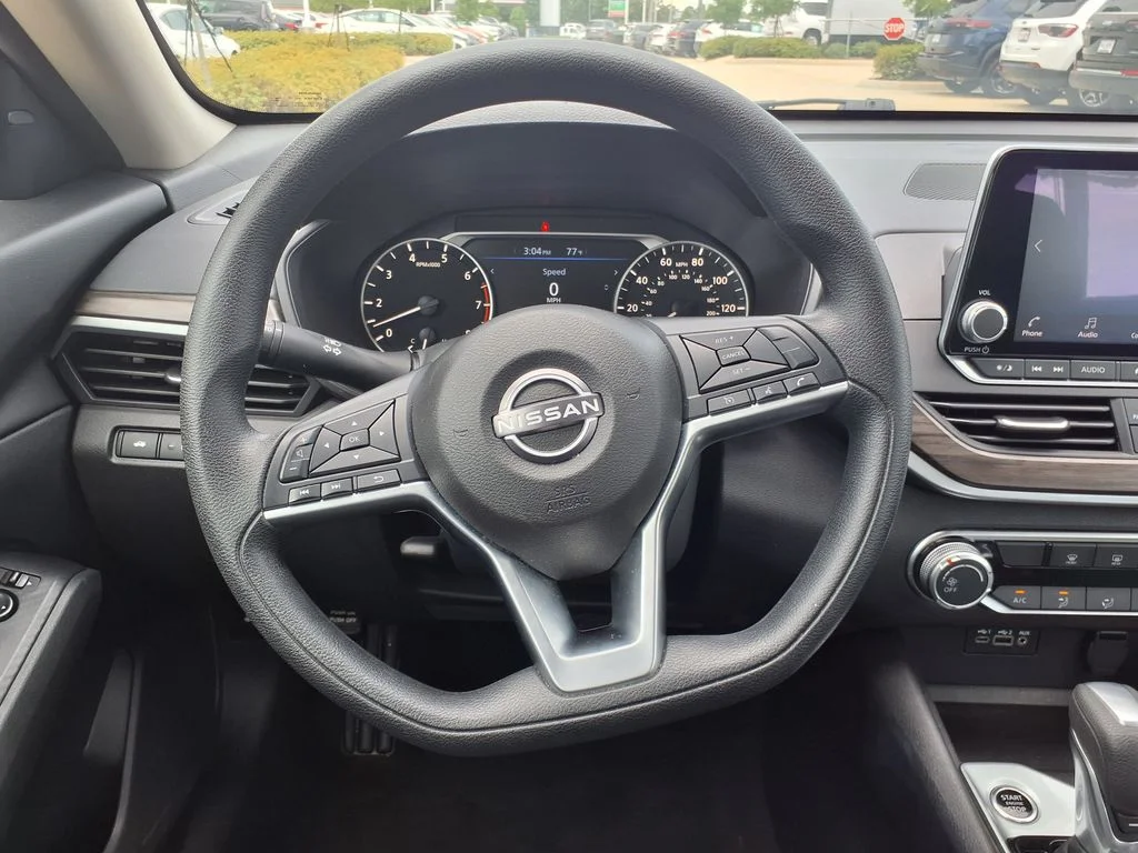Used 2025 White Nissan 2.5 SV image 21