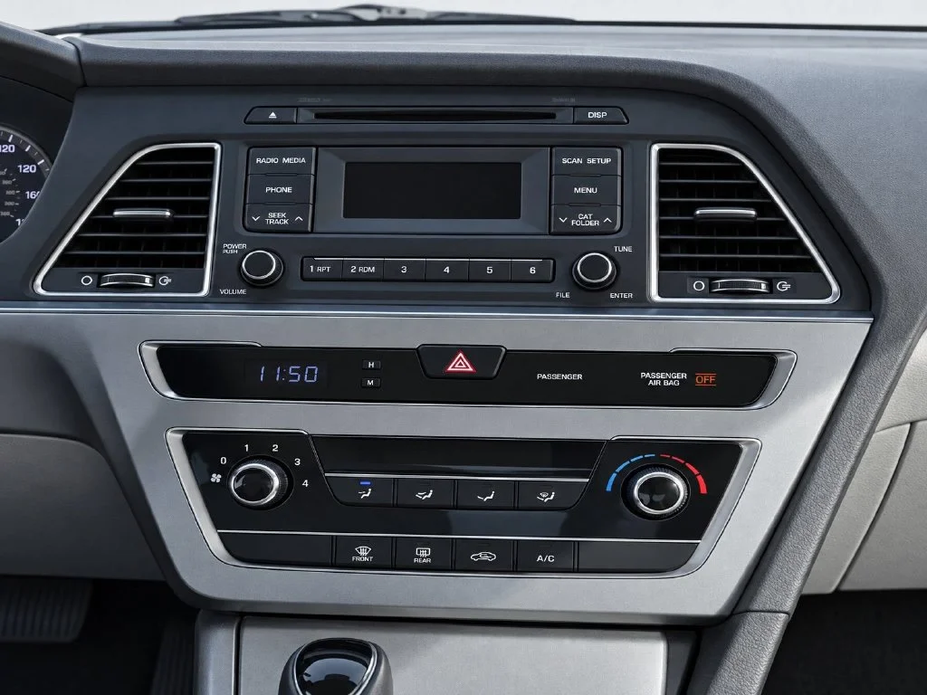 Used 2015 Blue Hyundai SE image 25