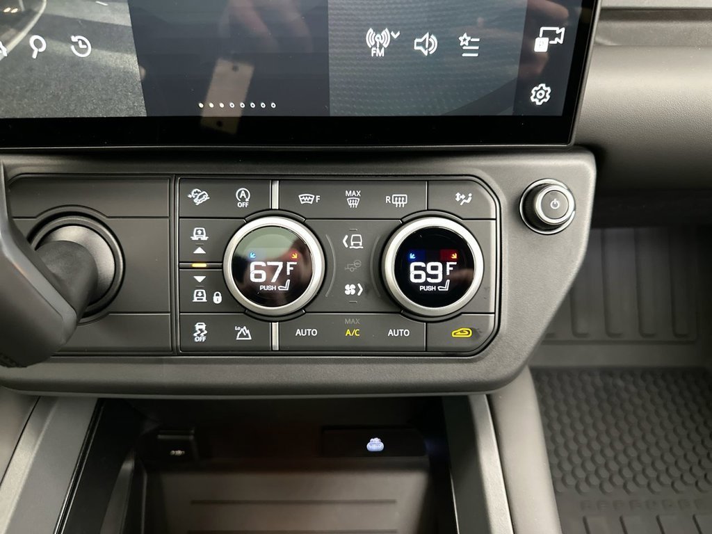 New 2026 Borasco Grey Land Rover X-Dynamic SE image 13