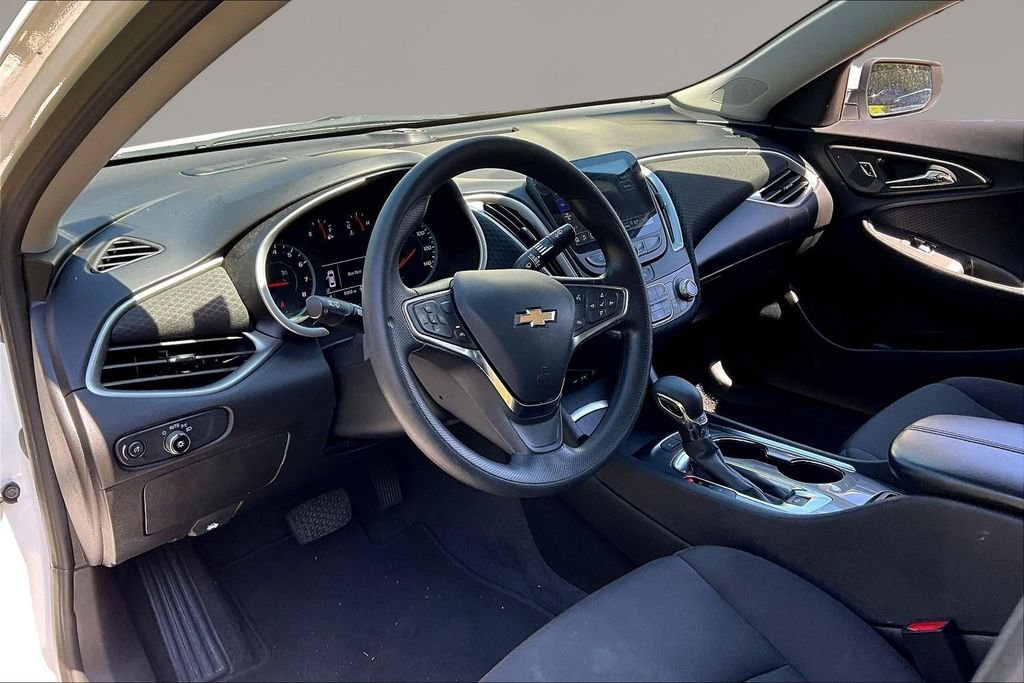 Used 2025 Summit White Chevrolet LT image 15